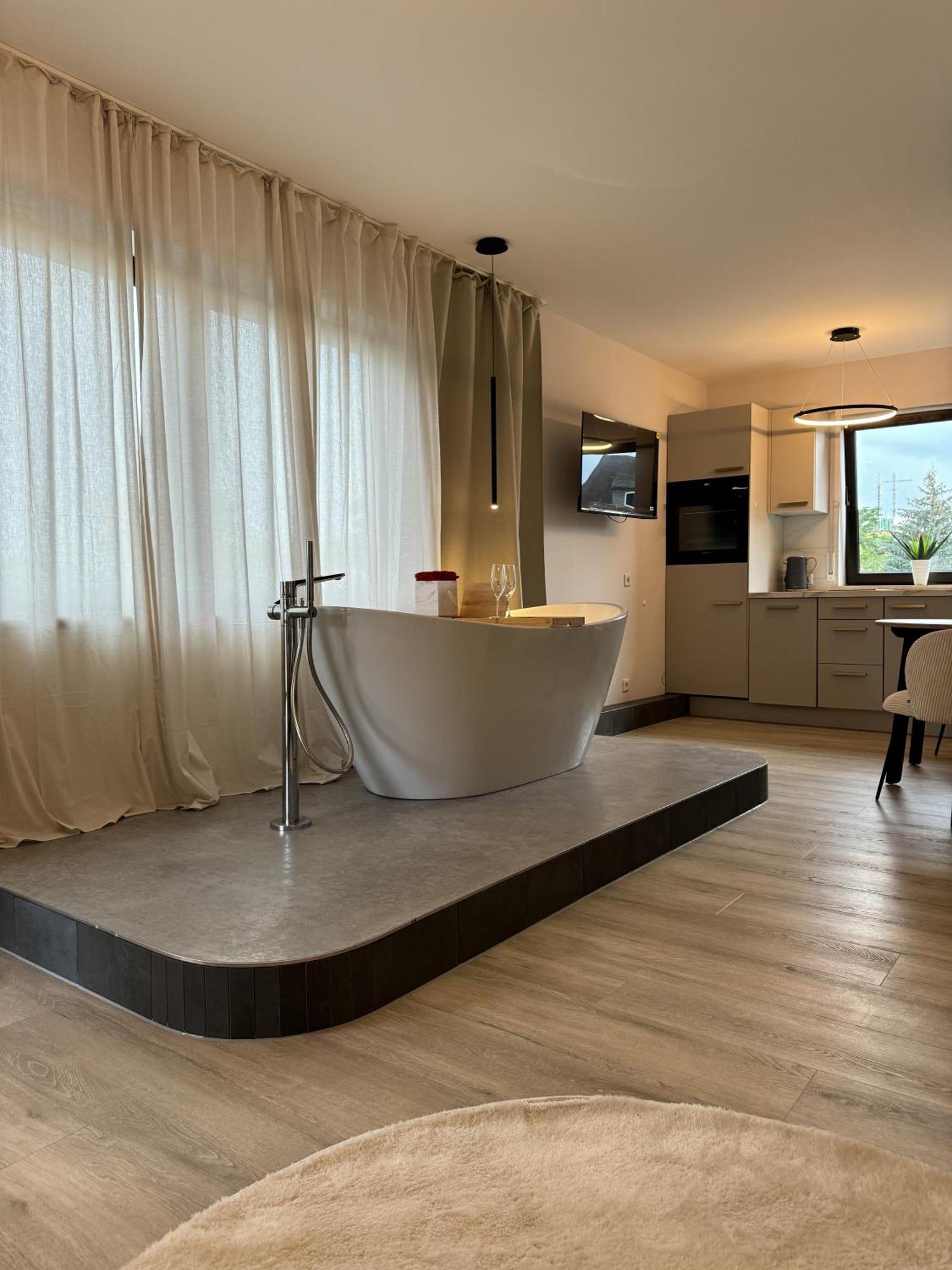 Appartement Leonardo Wuerzburg I Freistehende Badwanne Extérieur photo